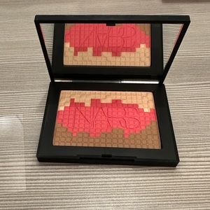 NARS Fireclay. BRAND NEW. Never been used. Highlighter, blush and matte bronzer.